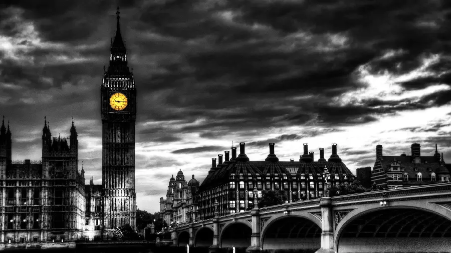 Download Black and White Wallpaper of the London Clock Tower 2023