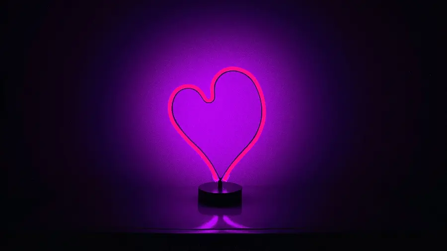 The most beautiful romantic wallpaper with a purple heart design