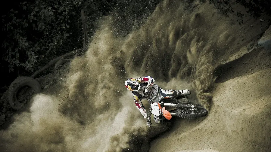 Moto trail moment capture photo