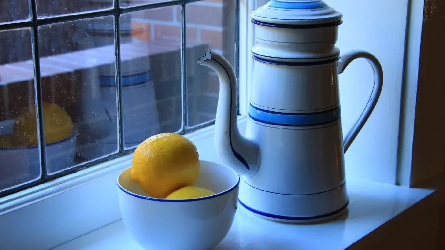 A warm dessert wallpaper with lemonade in winter weather for a laptop