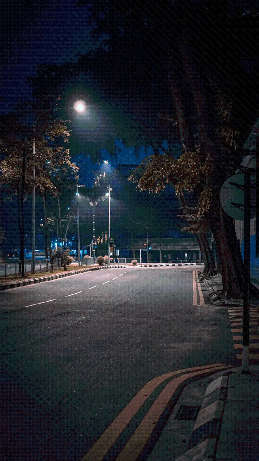 Picture of a blind road in the city suitable for a profile 1402