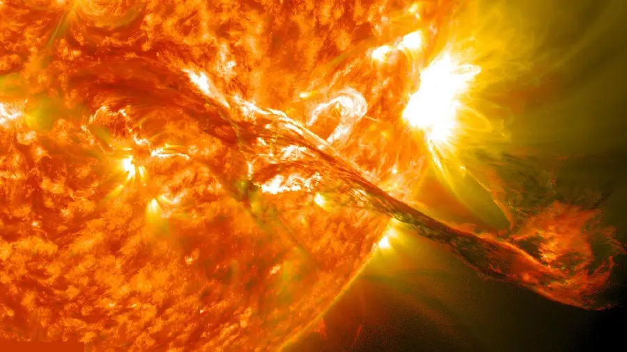 Realistic Strange Picture of the Sun's Molten Heat Close-up