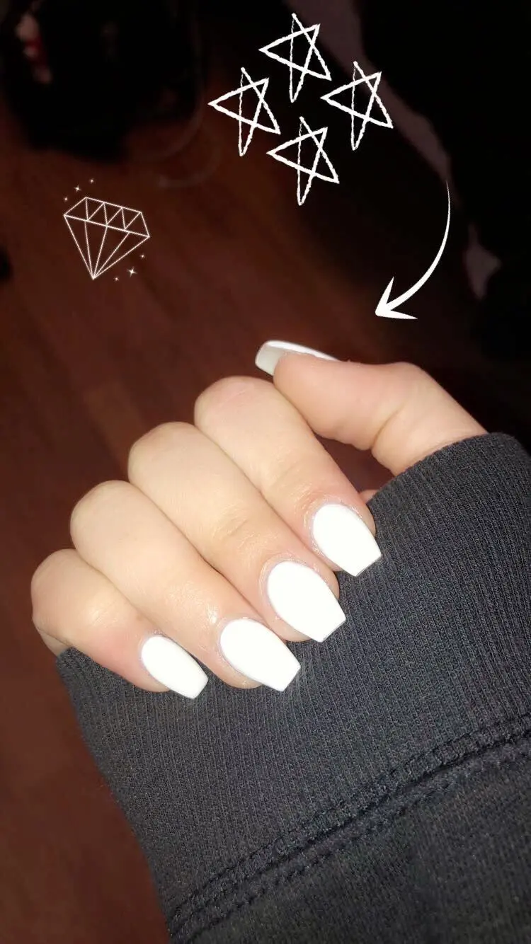 Simple white nail art for stylish girls