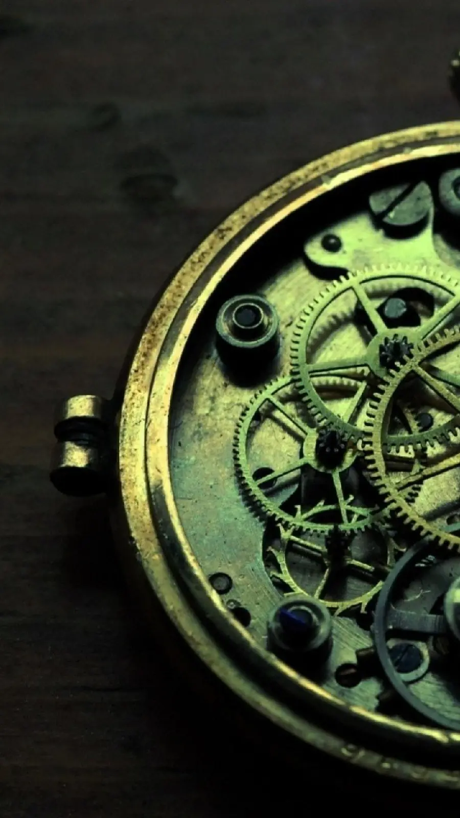 Download a unique wallpaper of a beautiful antique clock in free JPG format