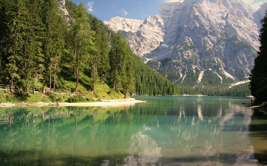 Photo of pristine nature of Canada with the best quality