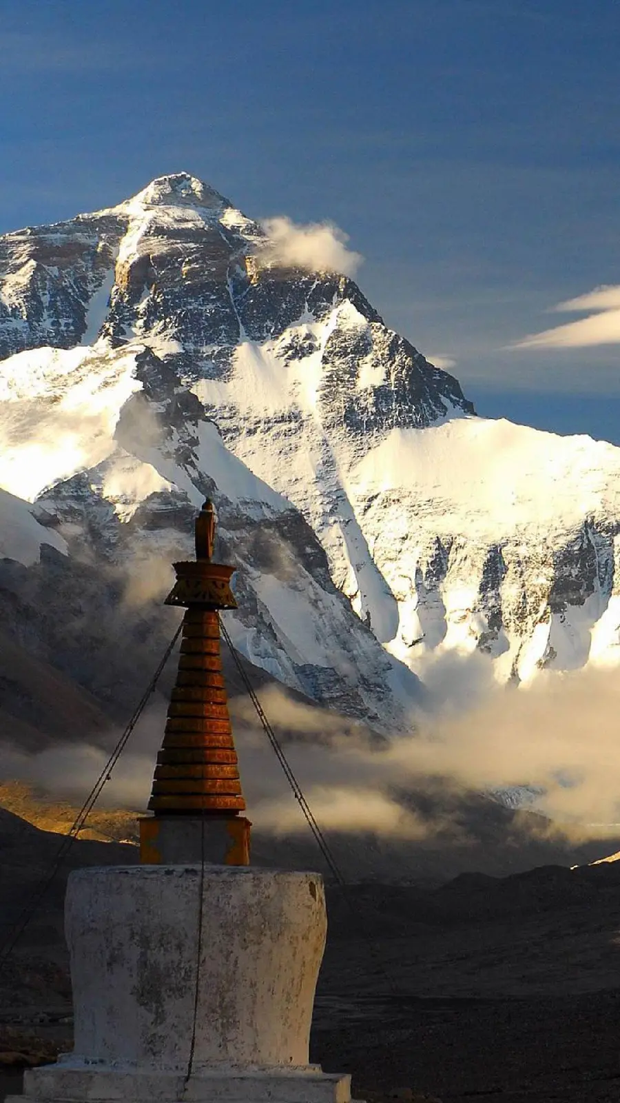 A simple and interesting picture of a temple in Tibet sitting on a snow mountain