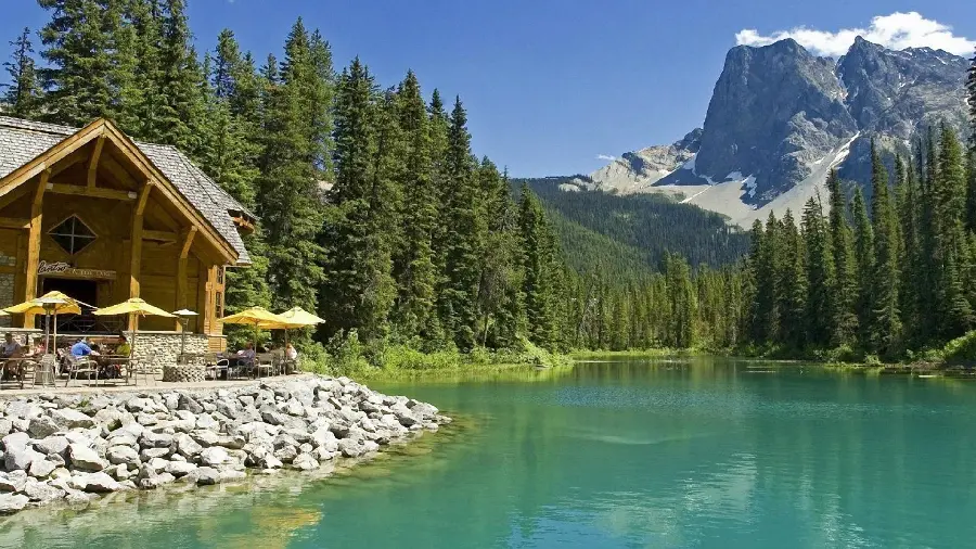 Photo of a beautiful cottage in Canadian nature
