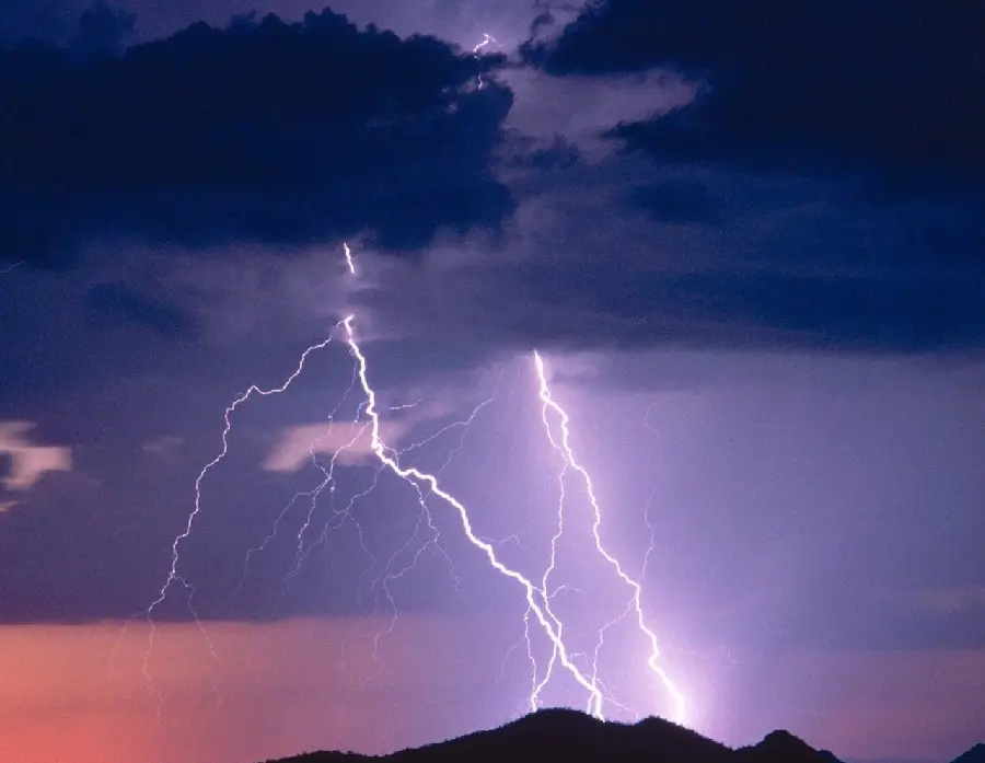 Dangerous image of terrible lightning in the sky 