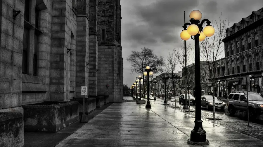A spectacular Full HD wallpaper of a city with yellow lights