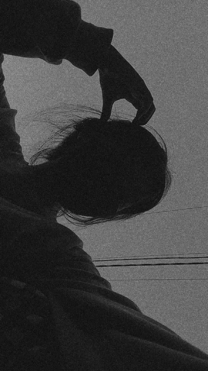 Lonely Girl Profile Picture for Sad Girls - Perfect for Emotional Posts