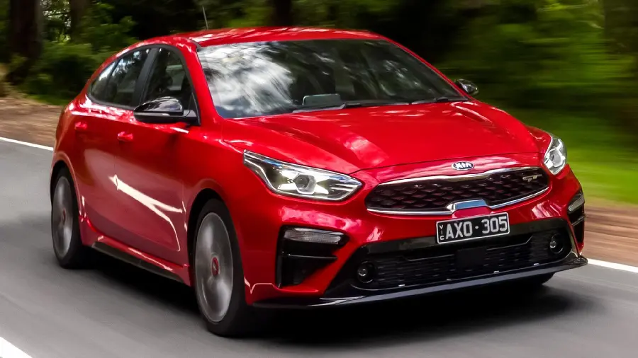 Red Kia Cerato car photo