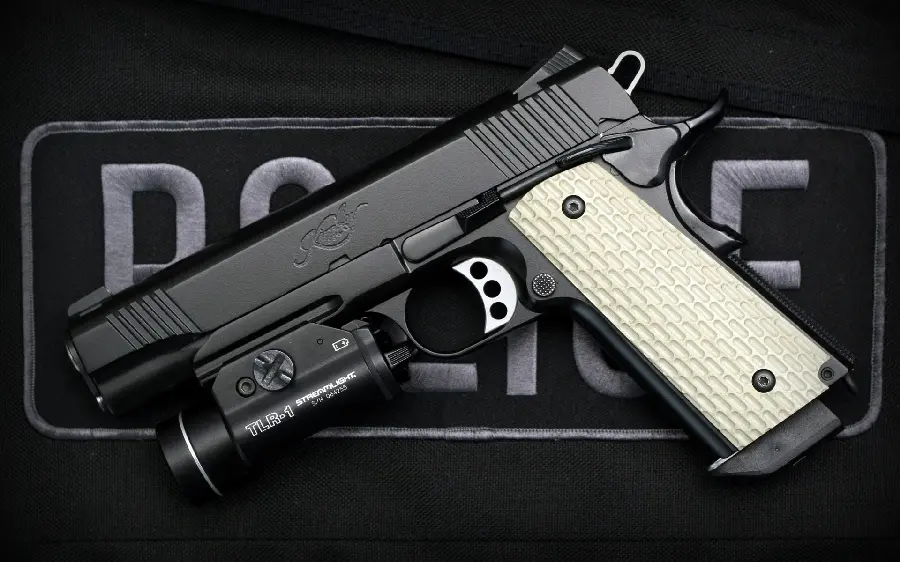 Wallpaper and photo of the latest Colt gun in 4K quality in 2023