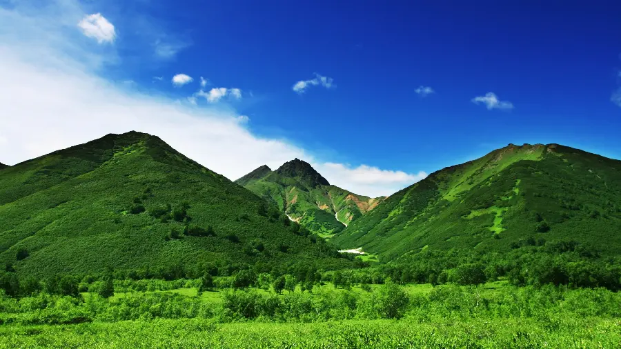 A very beautiful photo of beautiful green mountains and a clear sky