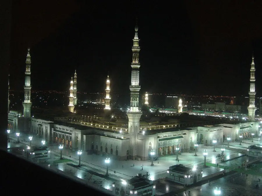 Masjid an-Nabawi's Glowing Stock Photo at Night 2023