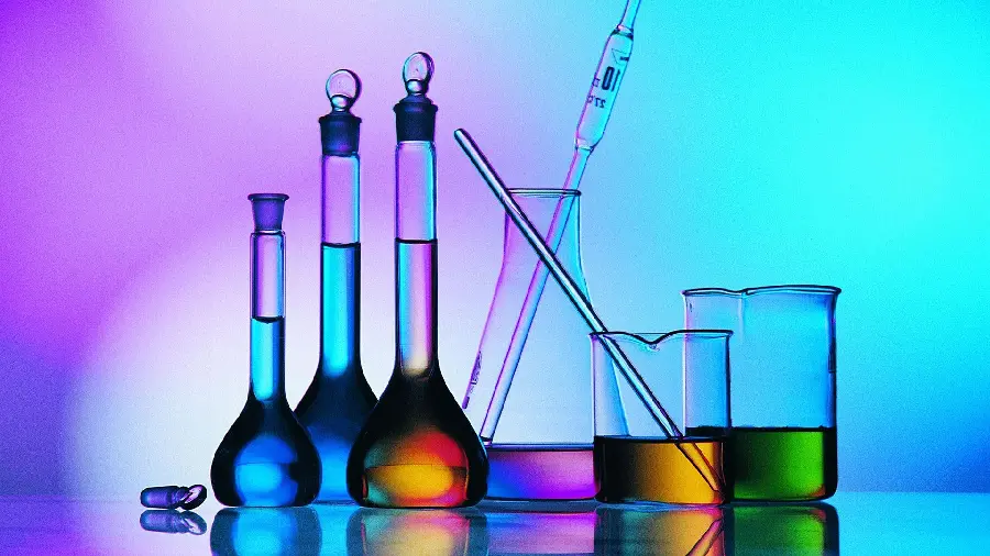 Beautiful chemistry profile photo with Erlenmeyer and Besher design