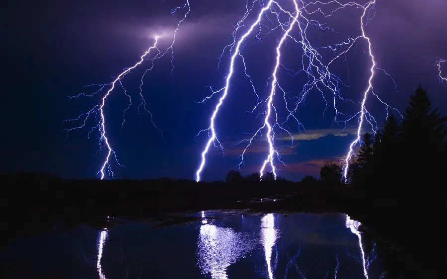 Amazing wallpaper of lightning in the sky 