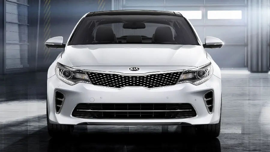 Luxury Photo of White Kia Optima