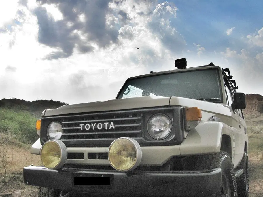Photo Toyota Land Cruiser F3 model 1994