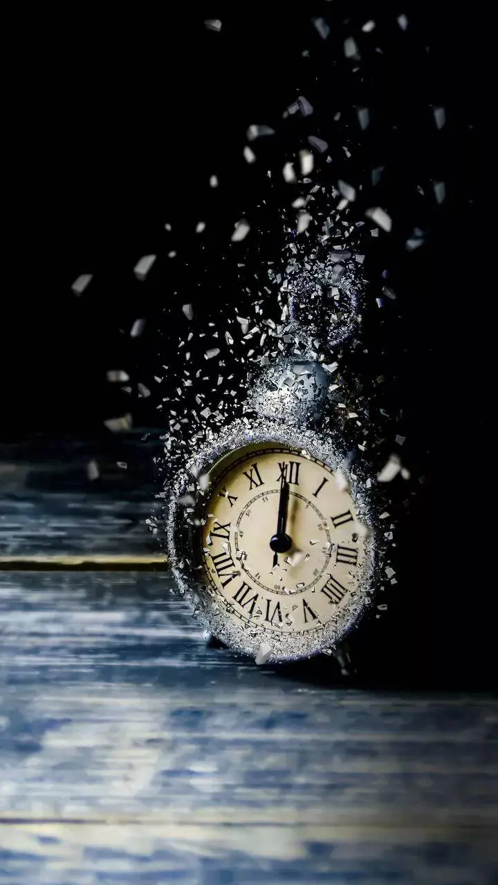Less-seen image of the moment the clock glass breaks