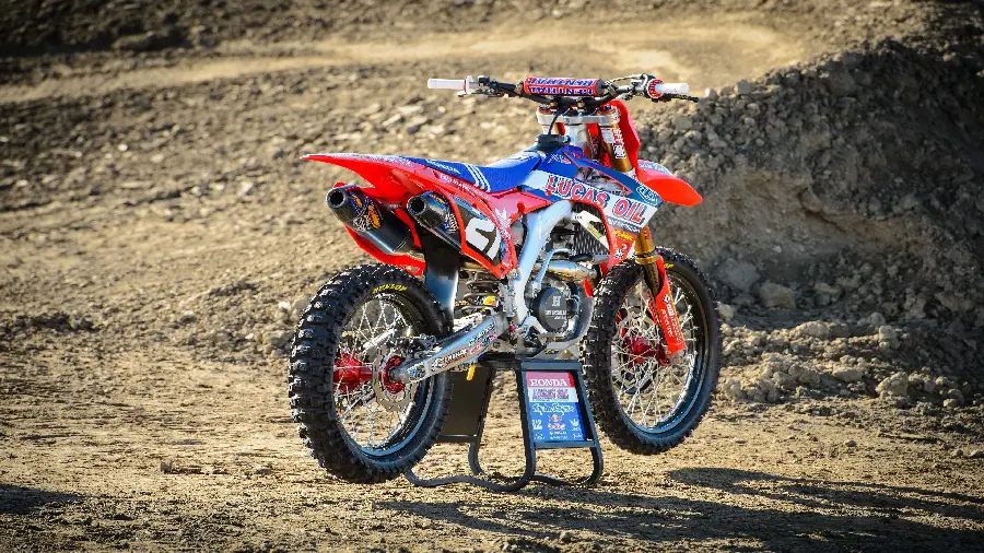Download Moto Wallpaper4K quality trail