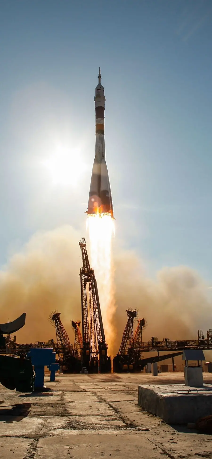 Amazing and interesting wallpaper of a rocket suitable for mobile 
