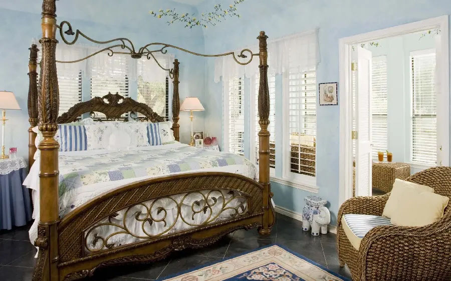 Romantic and beautiful bedroom design idea photo