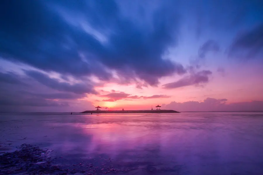 Full hd photo Beautiful blue purple sky at sunset in Bali