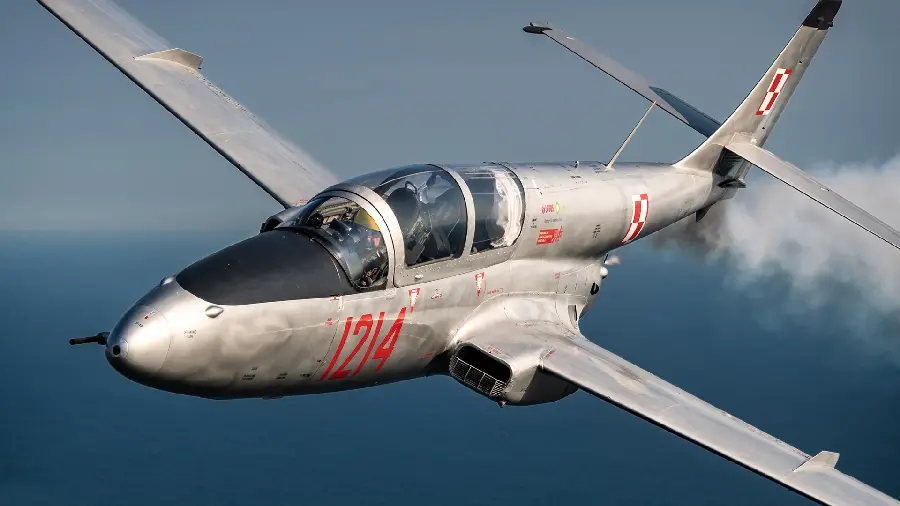 Photo of the most advanced American fighter plane with a special and strange design