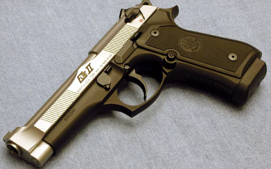 Download a photo of a Colt rifle for a cool and dumb girl's profile
