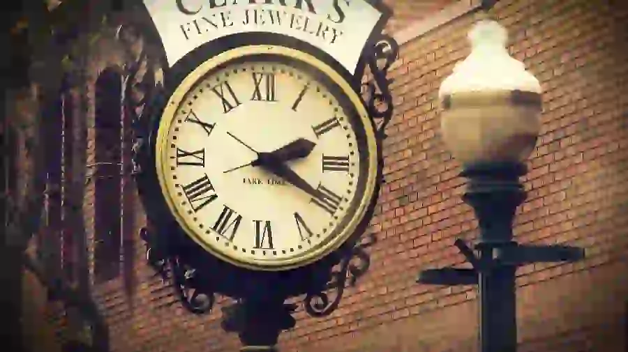 Interesting and spectacular photo of the famous grandfather clock in London 2023