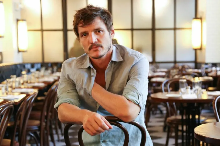 HD photo of Pedro Pascal, a popular actor these days, in a restaurant