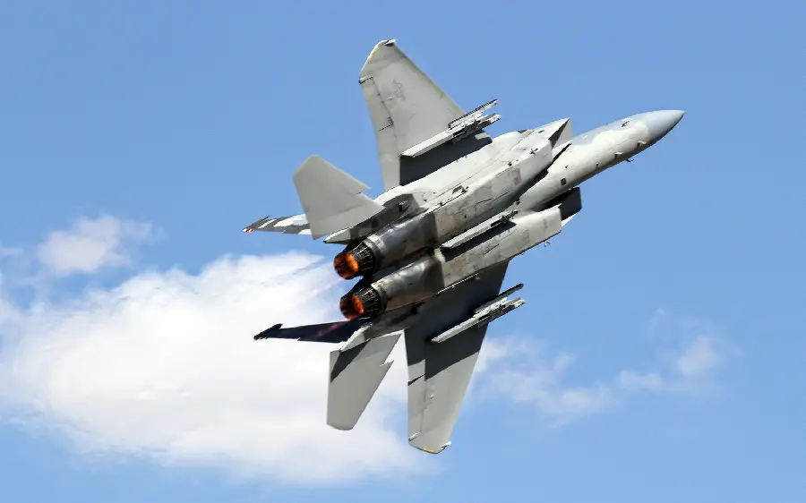 Download high-quality photo of a jet or aircraft in flight for printing