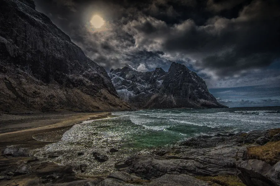 Calm Scandinavian sea on a beautiful moonlit night Full HD	