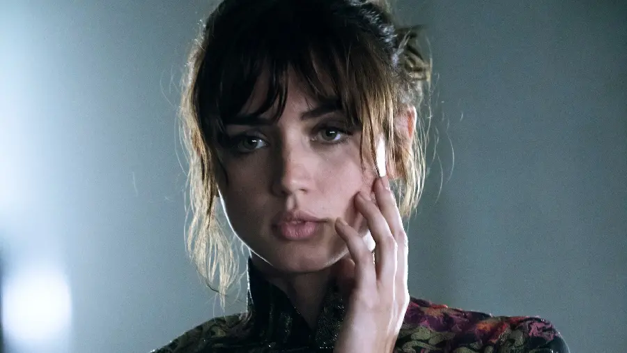 Interesting picture of Ana de Armas' professional acting in the movie