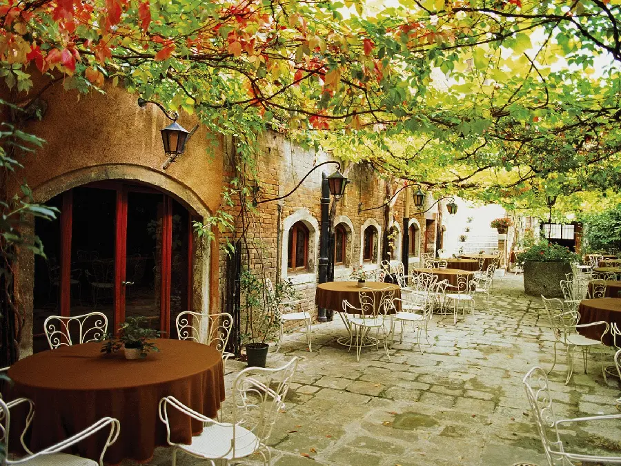 Photo of the most attractive and dreamy restaurant in Italy 