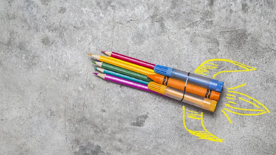 Beautiful Ultra HD 3840 * 2160 Wallpaper with Crayon and Candle Design