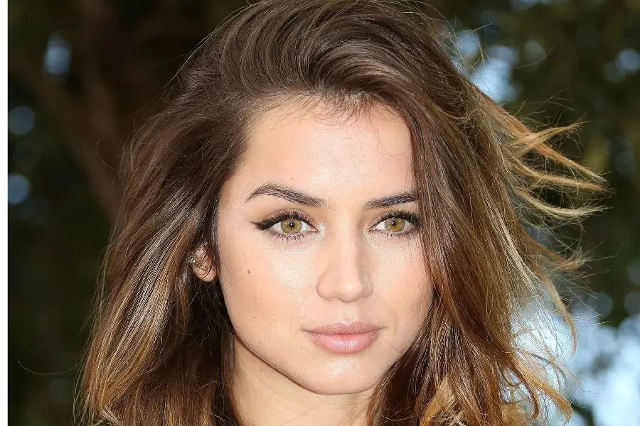Free download of Ana de Armas poster with beautiful hair