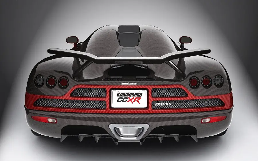 Full HD photo of the back of the Bugatti Super Sport car