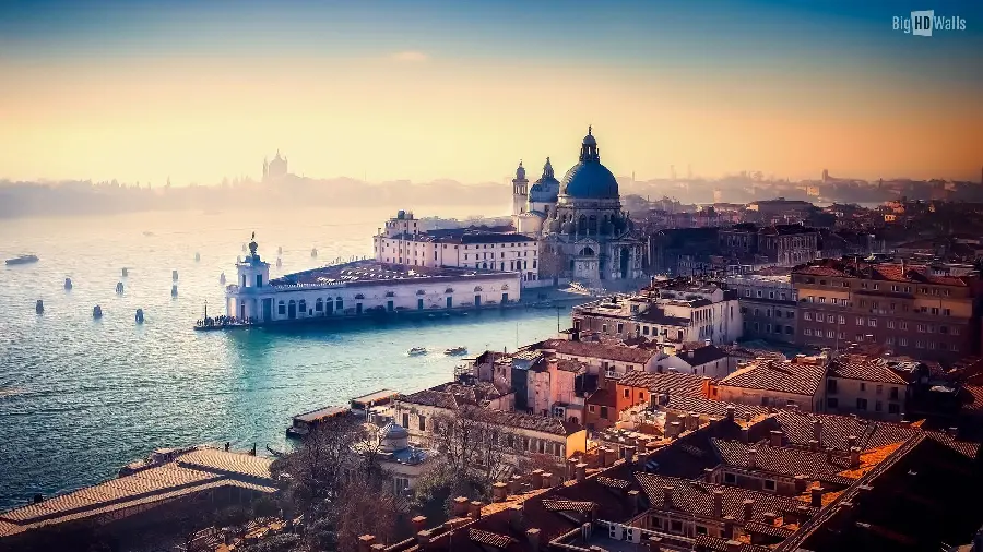 A wonderful image of the urban space of Venice 4k