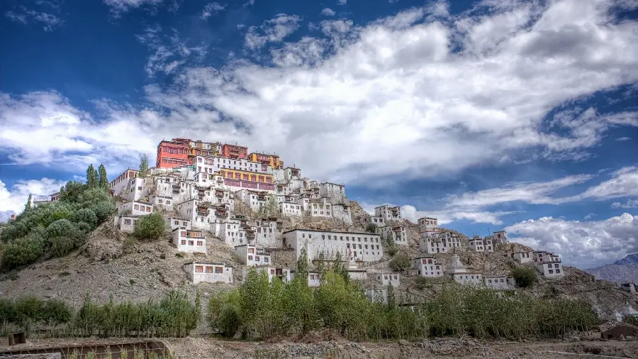 Scenic wallpaper of houses in the great country of India 
