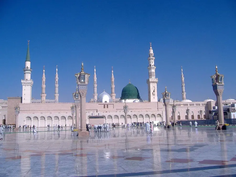 Scenic Background of Masjid Al-Nabawi in Medina City for Windows