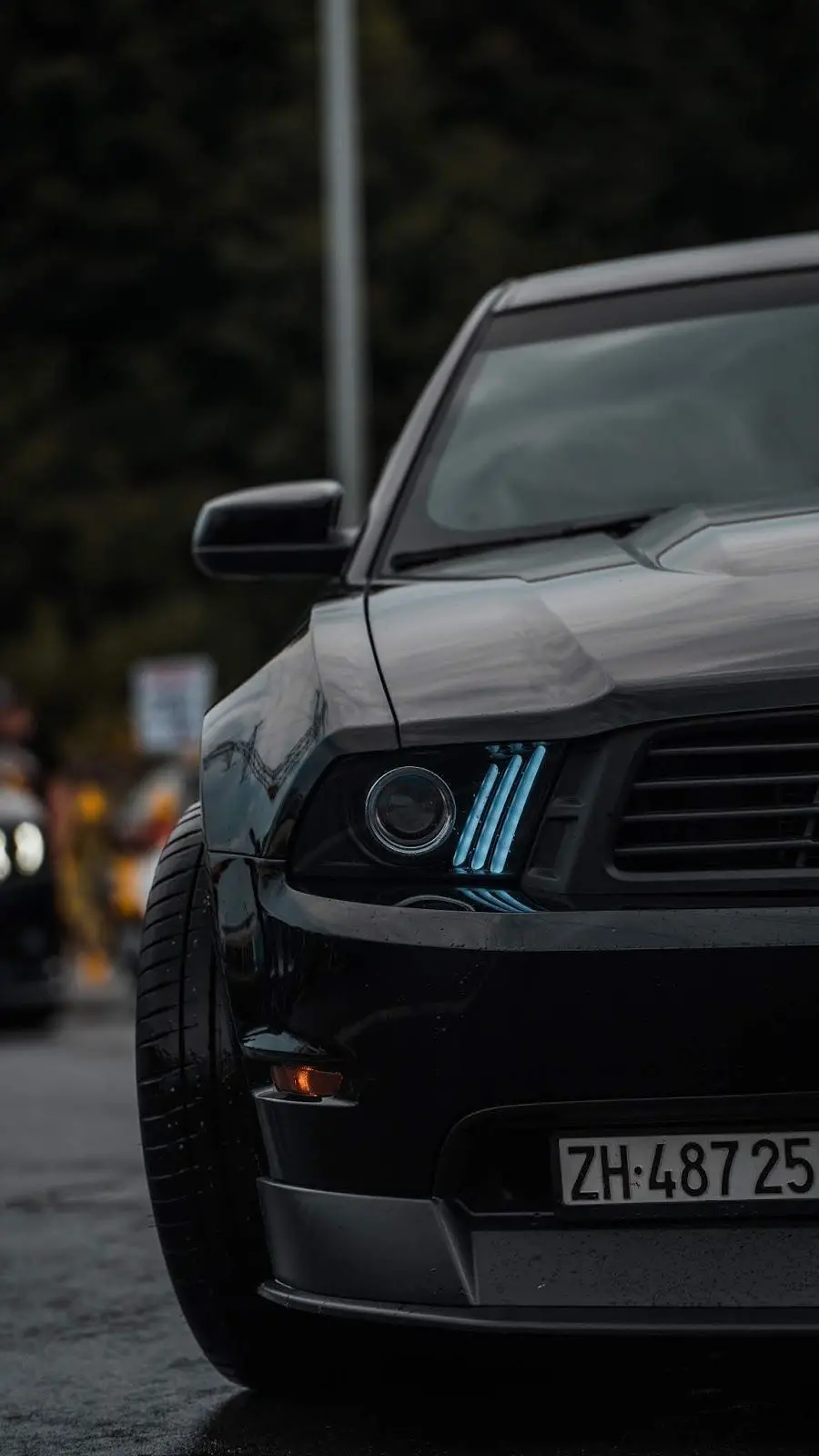 The most attractive mobile wallpaper with a black luxury car design