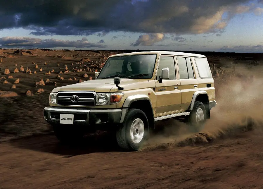 Wallpaper Toyota Land Cruiser 70 Front Monica