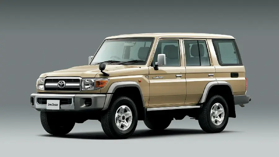 Photo Toyota Land Cruiser 70 station wagon in excellent quality 