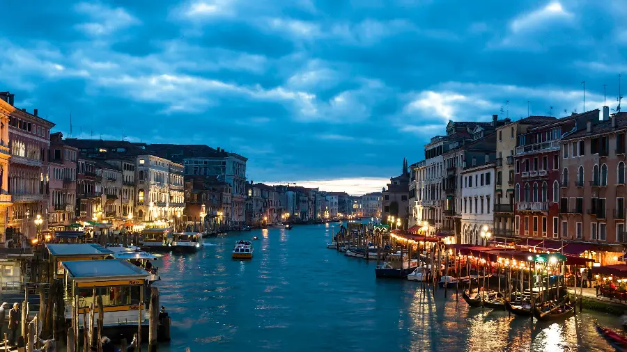 8k quality image of Venice at night