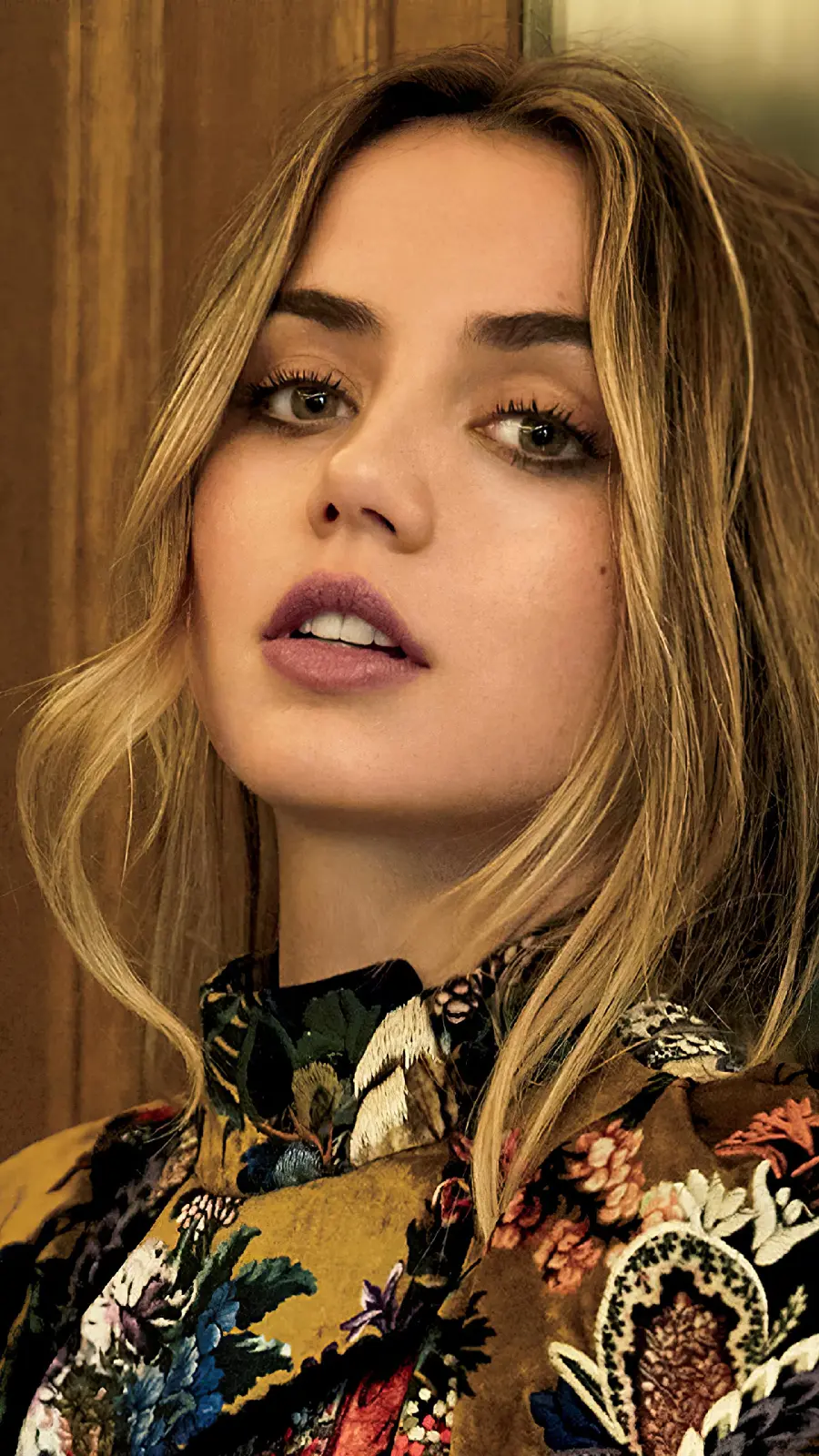 A spectacular background of Actress Ana de Armas for phone