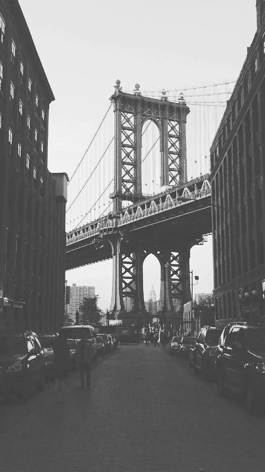 Black and white image of a big city for Samsung wallpaper