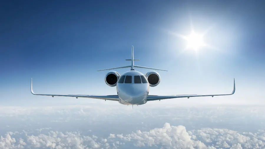 Free photo of a private jet in the sky 