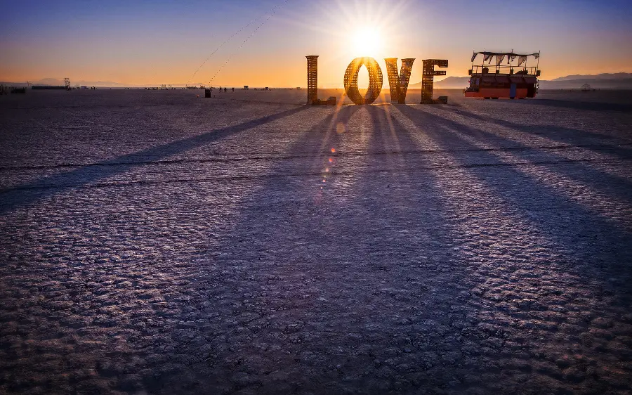 Love wallpaper for laptops in jpg format