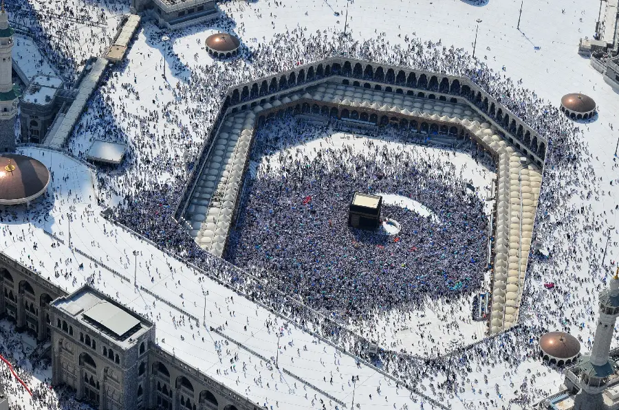 High-quality photo of the Kaaba for large-size printing for free